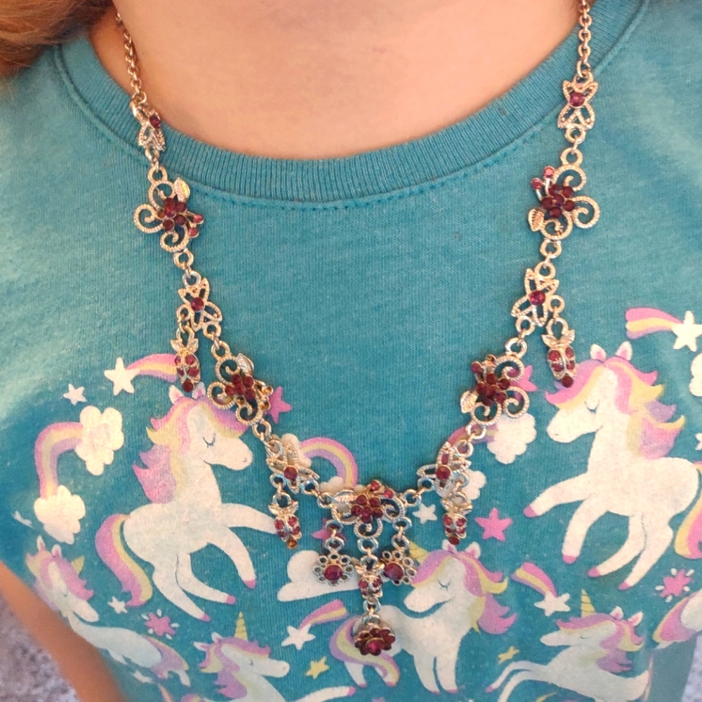 Women's medium length necklace with purple
